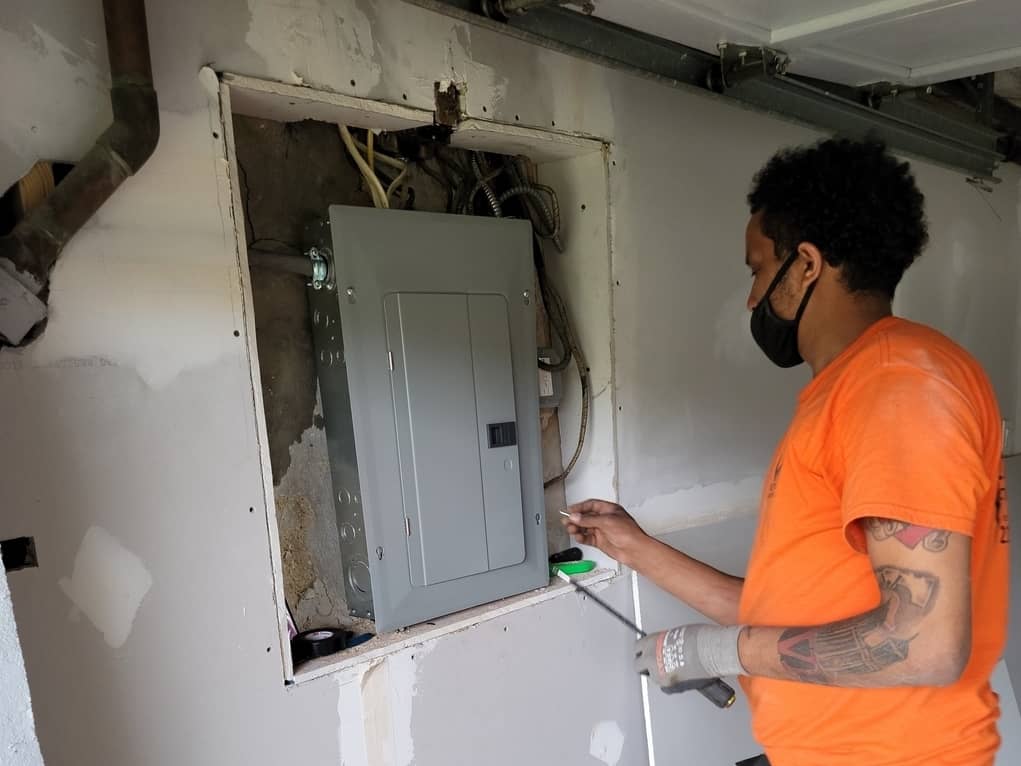 am electric's team installing electrical panel